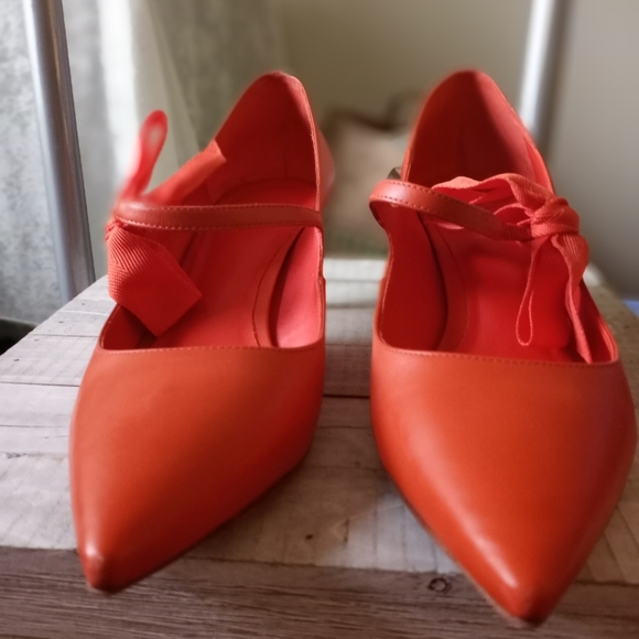 Tory Burch - Picture 1 of 4